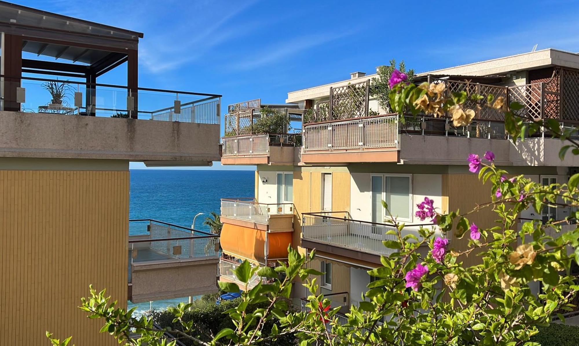Tre Ponti Beach Apartment - Terrazzo Vista Mare Sanremo Esterno foto